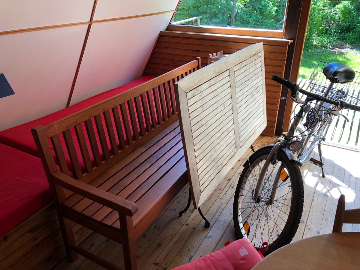 Fahrrad, Tisch und Bank raus